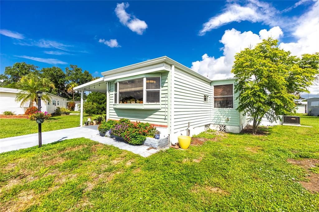 For Sale: $119,000 (2 beds, 2 baths, 720 Square Feet)