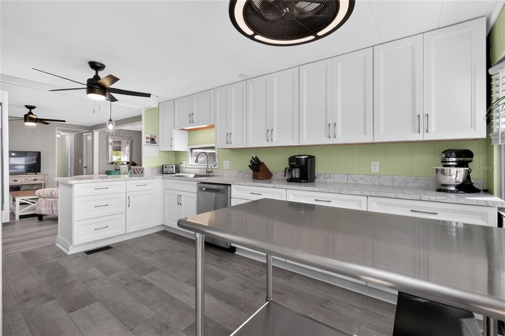 For Sale: $119,000 (2 beds, 2 baths, 720 Square Feet)
