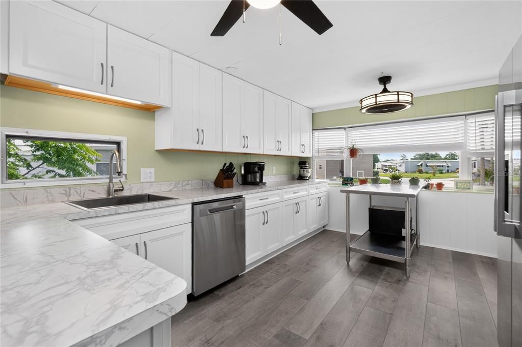 For Sale: $119,000 (2 beds, 2 baths, 720 Square Feet)