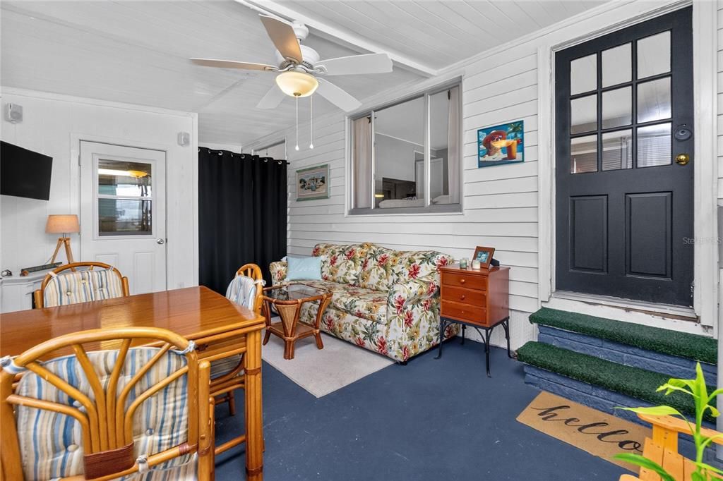For Sale: $119,000 (2 beds, 2 baths, 720 Square Feet)