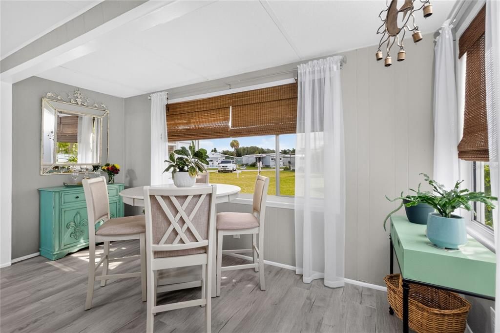 For Sale: $119,000 (2 beds, 2 baths, 720 Square Feet)