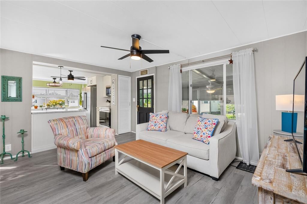 For Sale: $119,000 (2 beds, 2 baths, 720 Square Feet)