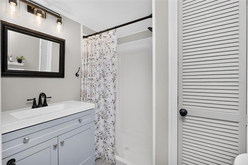 For Sale: $119,000 (2 beds, 2 baths, 720 Square Feet)