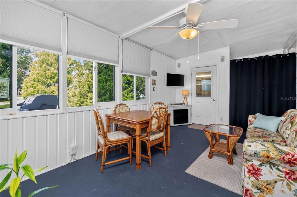 For Sale: $119,000 (2 beds, 2 baths, 720 Square Feet)