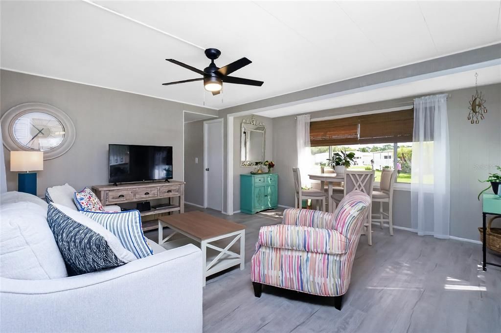 For Sale: $119,000 (2 beds, 2 baths, 720 Square Feet)