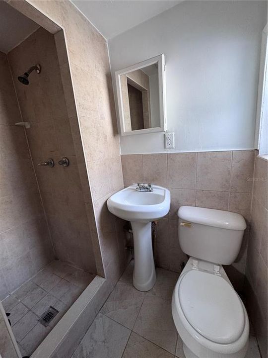For Rent: $1,200 (1 beds, 1 baths, 650 Square Feet)
