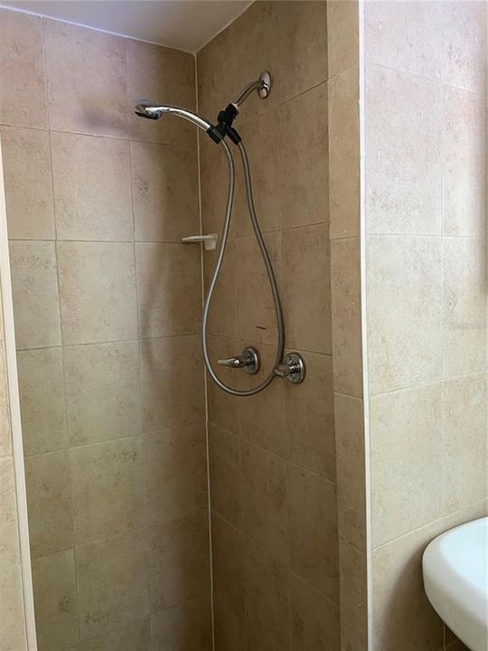 For Rent: $1,200 (1 beds, 1 baths, 650 Square Feet)