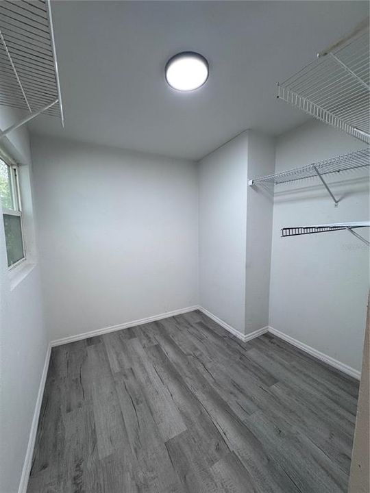 For Rent: $1,200 (1 beds, 1 baths, 650 Square Feet)