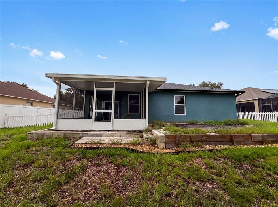 For Sale: $300,000 (3 beds, 2 baths, 1738 Square Feet)
