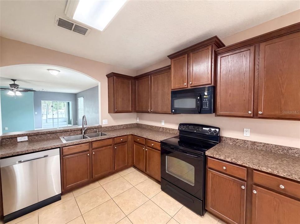 For Sale: $300,000 (3 beds, 2 baths, 1738 Square Feet)