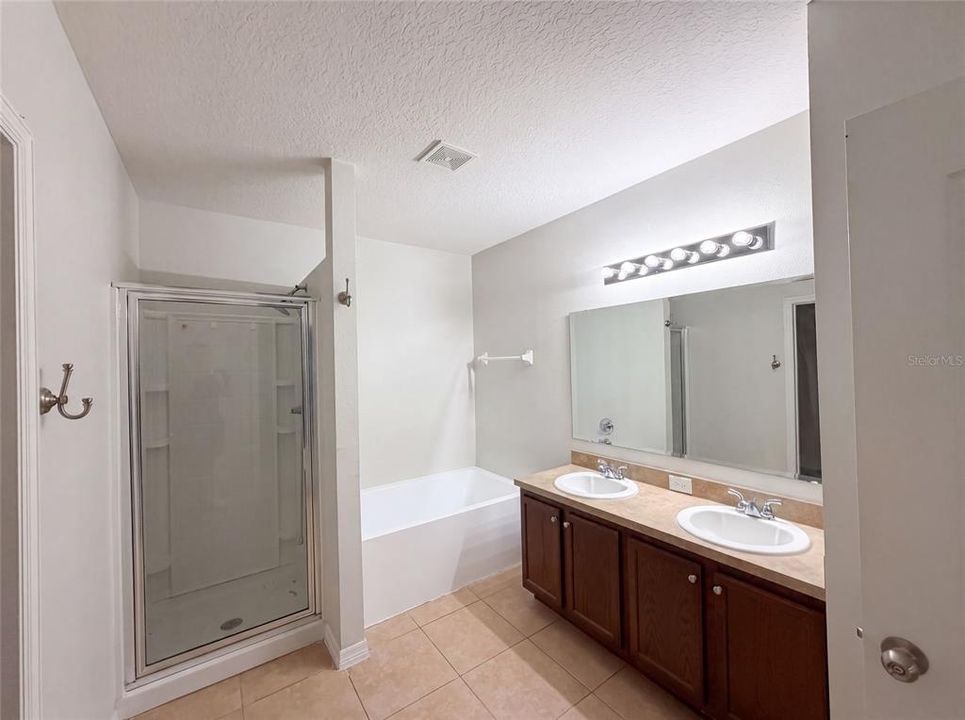 For Sale: $300,000 (3 beds, 2 baths, 1738 Square Feet)