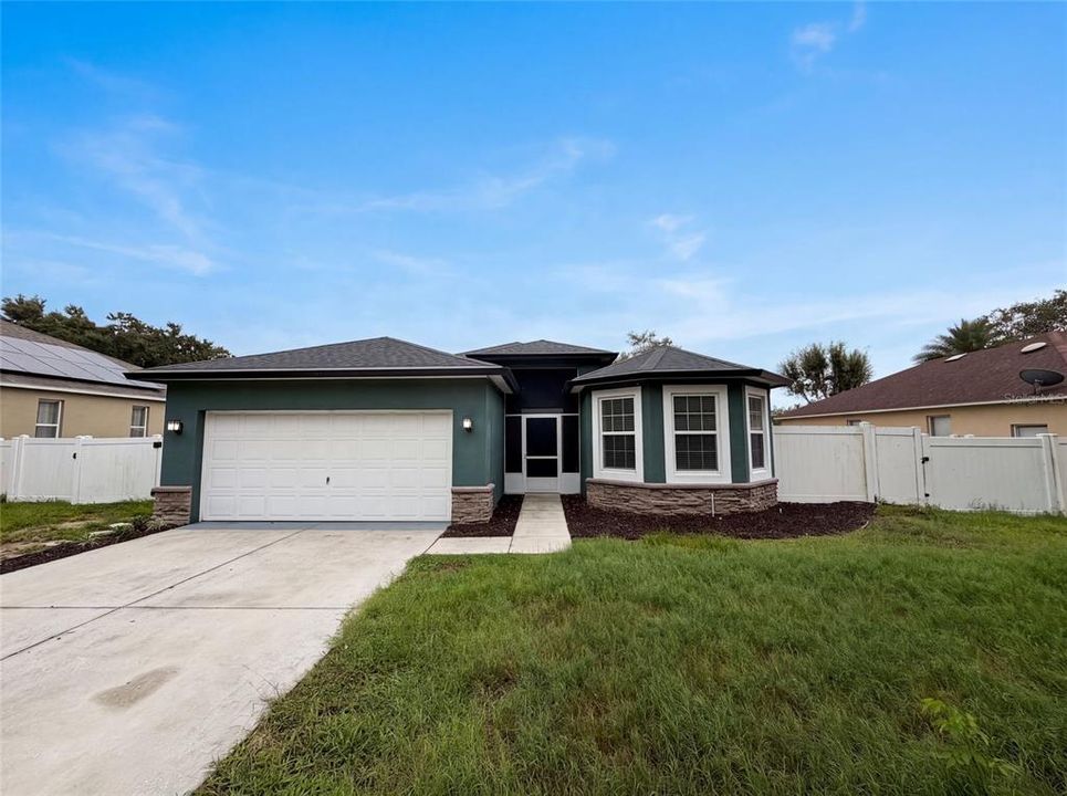 For Sale: $300,000 (3 beds, 2 baths, 1738 Square Feet)