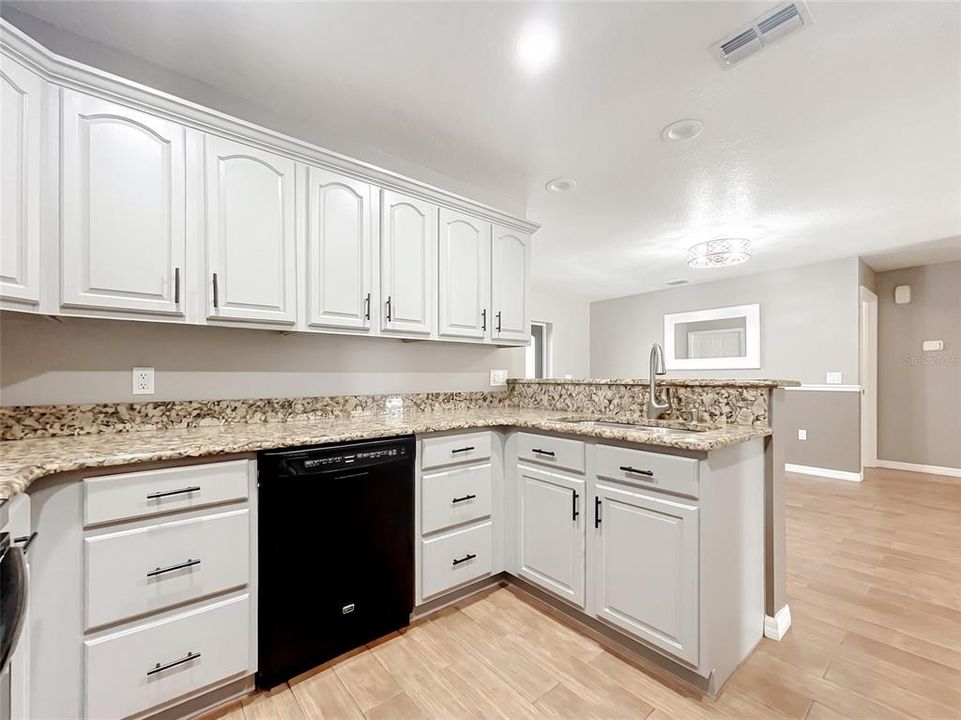En Venta: $489,000 (5 camas, 3 baños, 2720 Pies cuadrados)