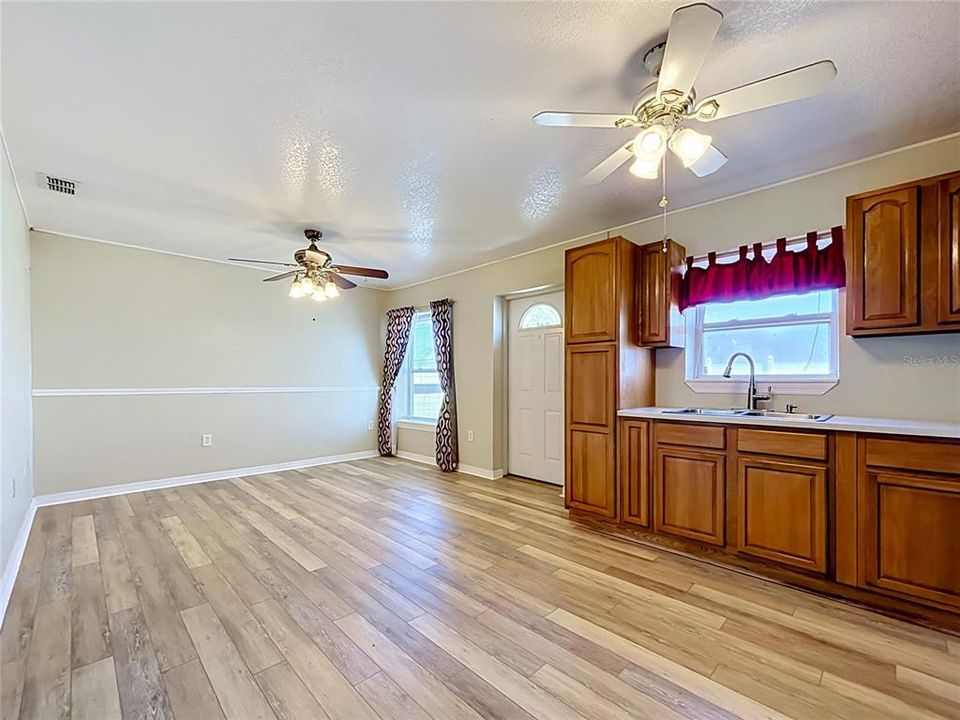 En Venta: $489,000 (5 camas, 3 baños, 2720 Pies cuadrados)