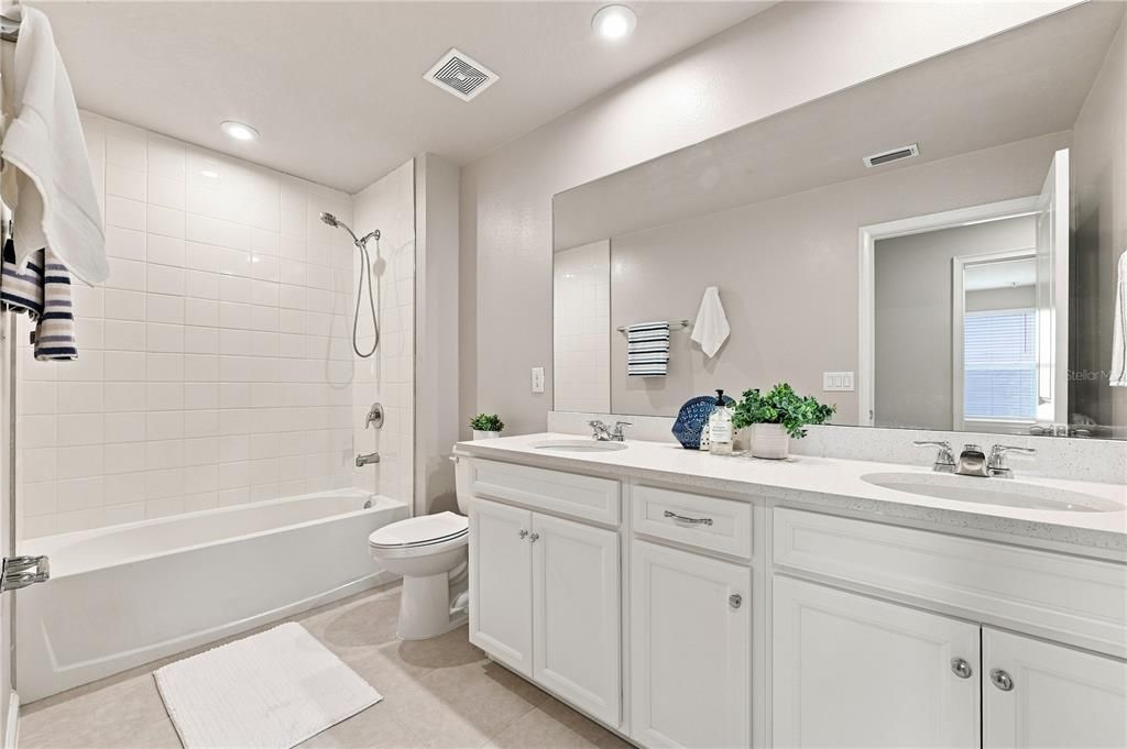 For Sale: $715,000 (5 beds, 3 baths, 2983 Square Feet)
