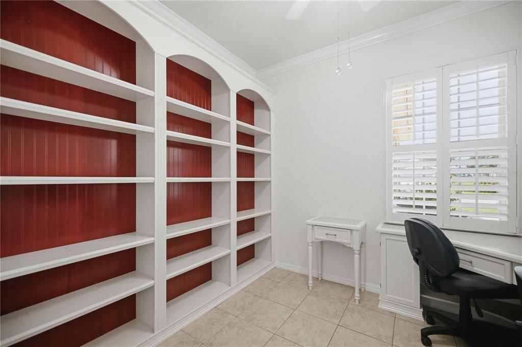 For Sale: $294,500 (2 beds, 2 baths, 2048 Square Feet)