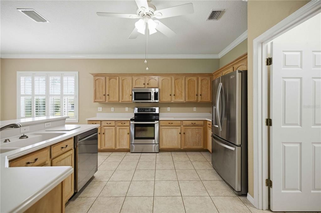 For Sale: $294,500 (2 beds, 2 baths, 2048 Square Feet)