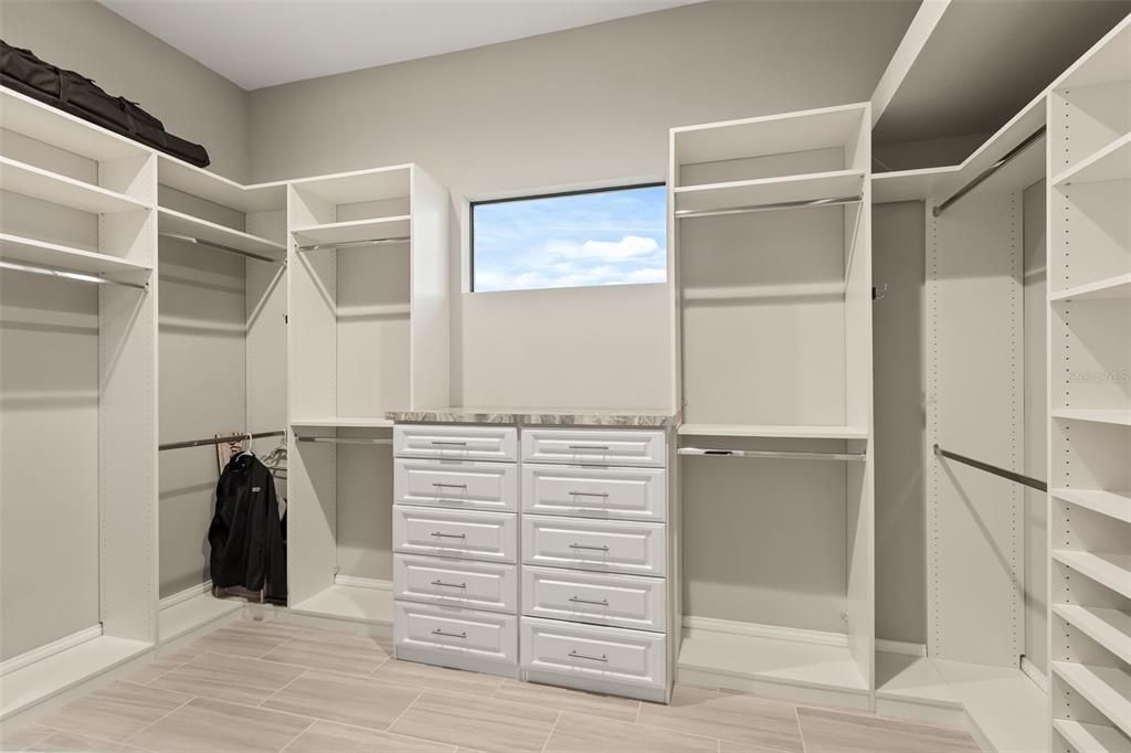 For Sale: $1,200,000 (4 beds, 4 baths, 3547 Square Feet)