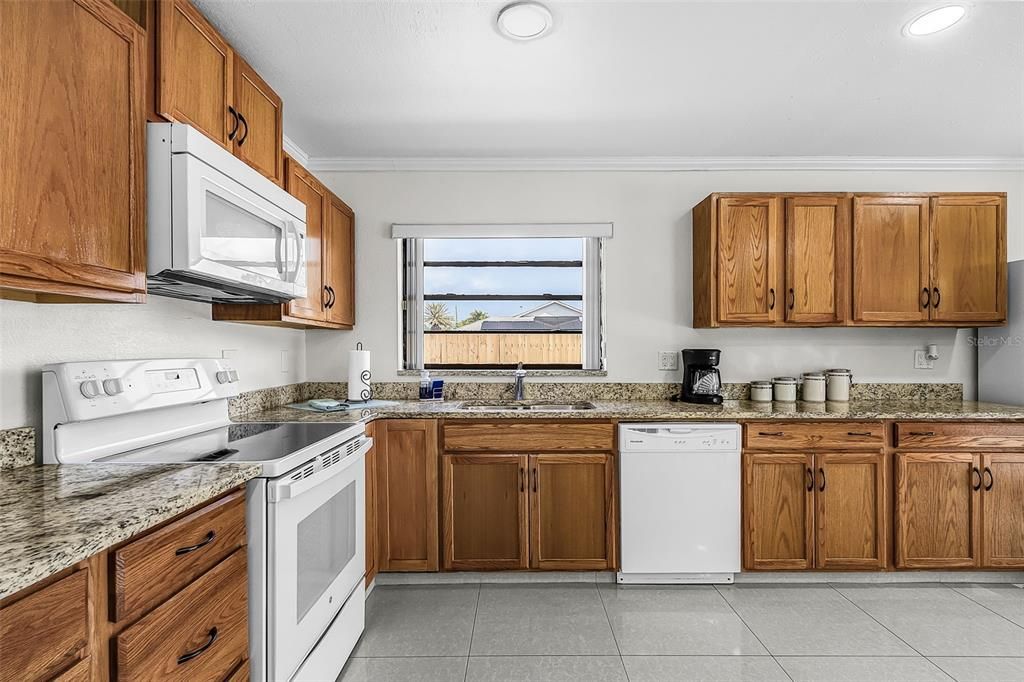 For Sale: $399,000 (3 beds, 2 baths, 1597 Square Feet)