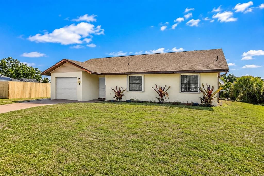 For Sale: $399,000 (3 beds, 2 baths, 1597 Square Feet)