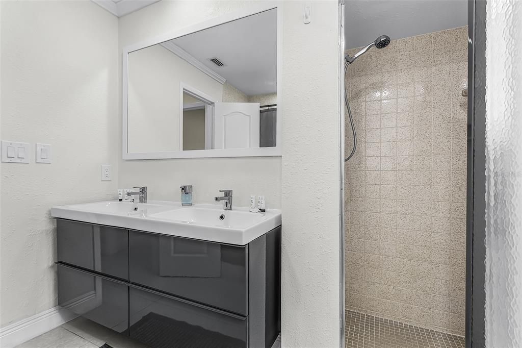 For Sale: $399,000 (3 beds, 2 baths, 1597 Square Feet)