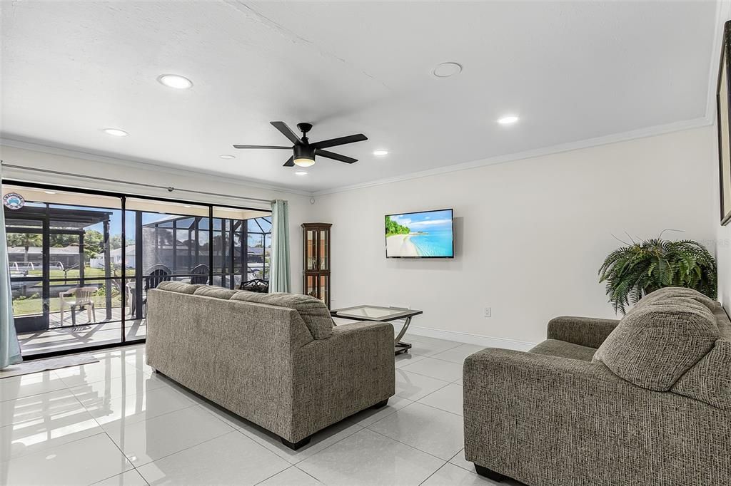 For Sale: $399,000 (3 beds, 2 baths, 1597 Square Feet)