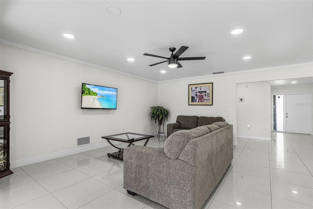 For Sale: $399,000 (3 beds, 2 baths, 1597 Square Feet)
