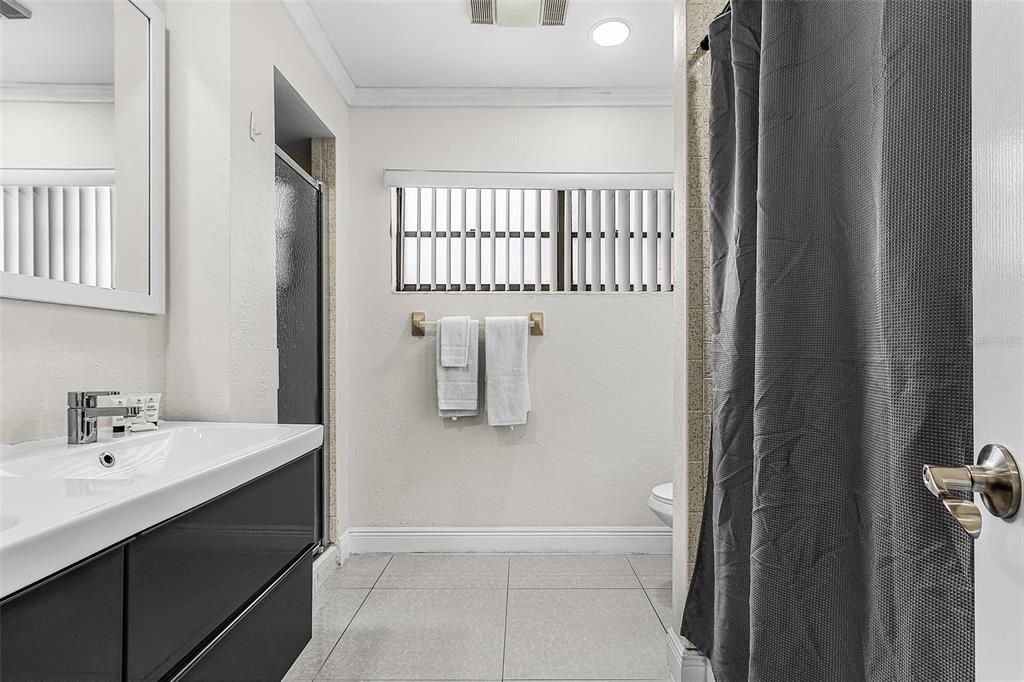 For Sale: $399,000 (3 beds, 2 baths, 1597 Square Feet)