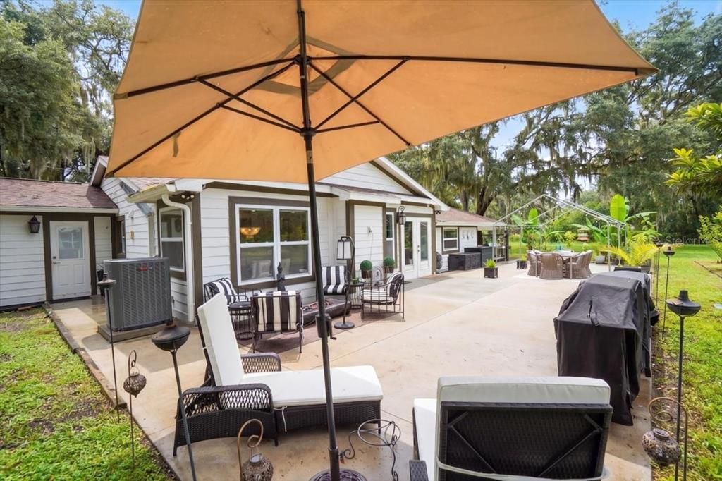 For Sale: $1,150,000 (3 beds, 2 baths, 2073 Square Feet)