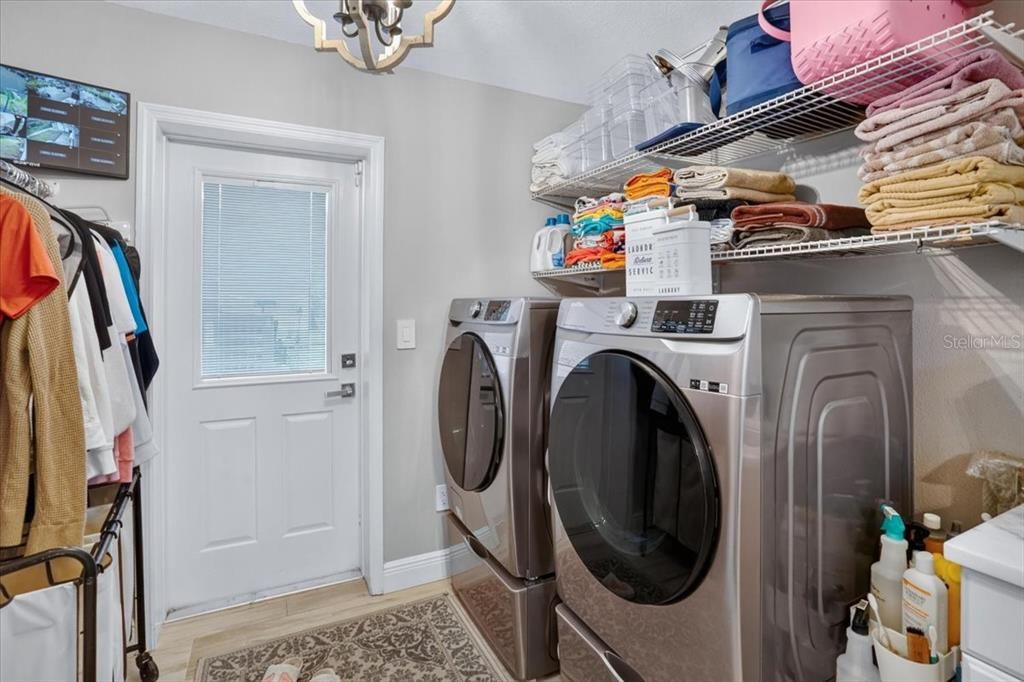 For Sale: $1,150,000 (3 beds, 2 baths, 2073 Square Feet)