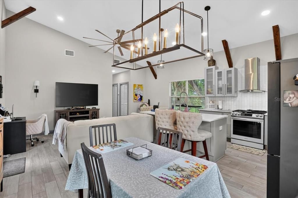 For Sale: $1,150,000 (3 beds, 2 baths, 2073 Square Feet)