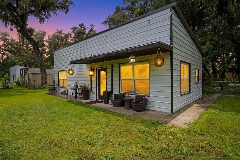 For Sale: $1,150,000 (3 beds, 2 baths, 2073 Square Feet)