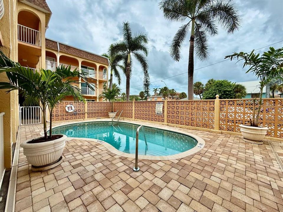 For Rent: $1,900 (1 beds, 1 baths, 698 Square Feet)