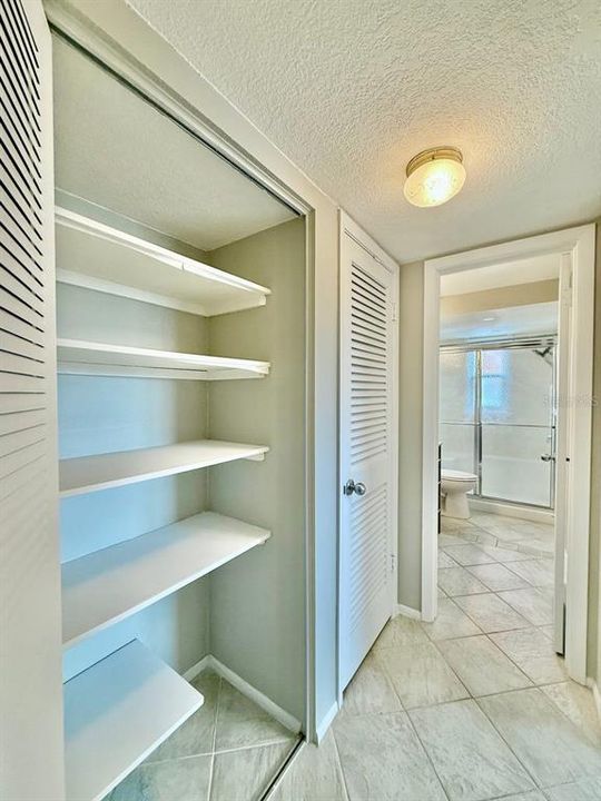 For Rent: $1,900 (1 beds, 1 baths, 698 Square Feet)