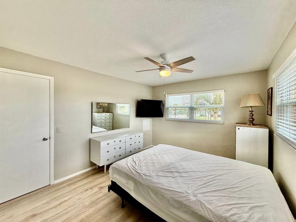 For Rent: $1,900 (1 beds, 1 baths, 698 Square Feet)