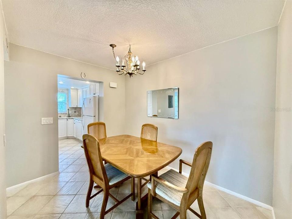 For Rent: $1,900 (1 beds, 1 baths, 698 Square Feet)