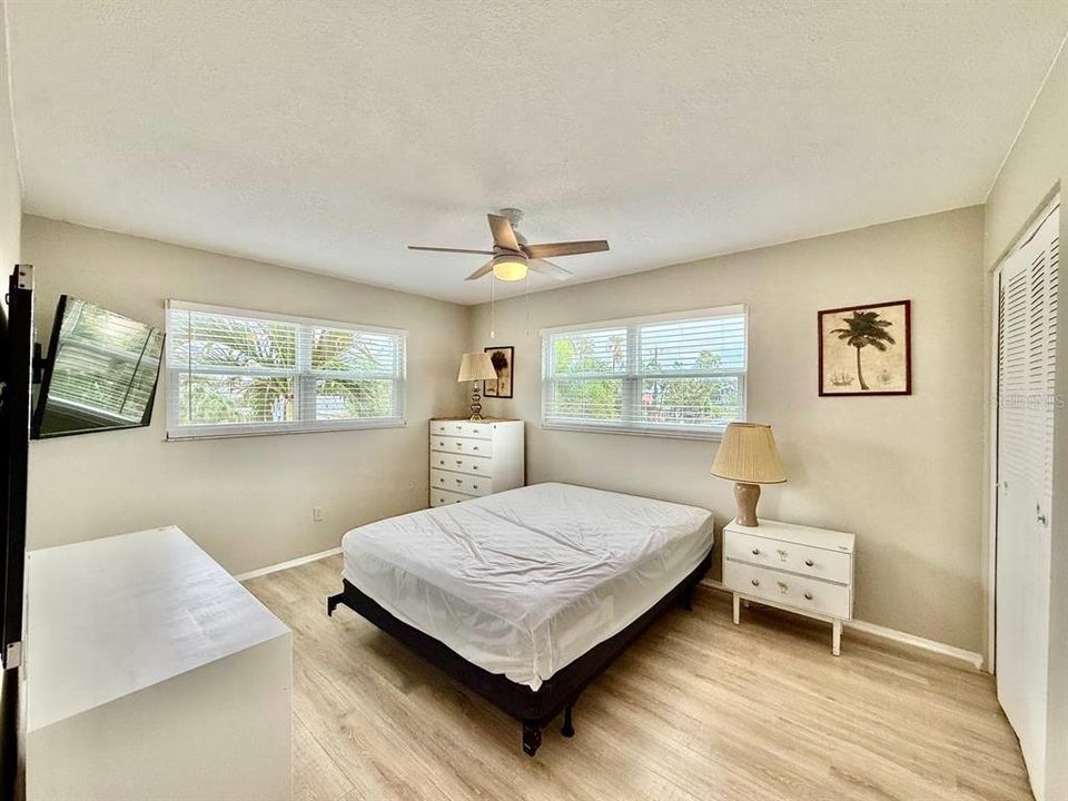 For Rent: $1,900 (1 beds, 1 baths, 698 Square Feet)