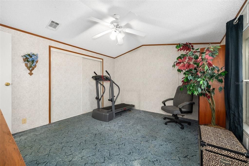 For Sale: $215,000 (2 beds, 2 baths, 1056 Square Feet)