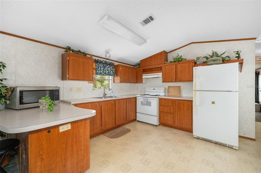 For Sale: $215,000 (2 beds, 2 baths, 1056 Square Feet)