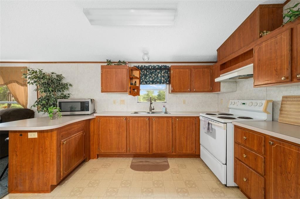 For Sale: $215,000 (2 beds, 2 baths, 1056 Square Feet)