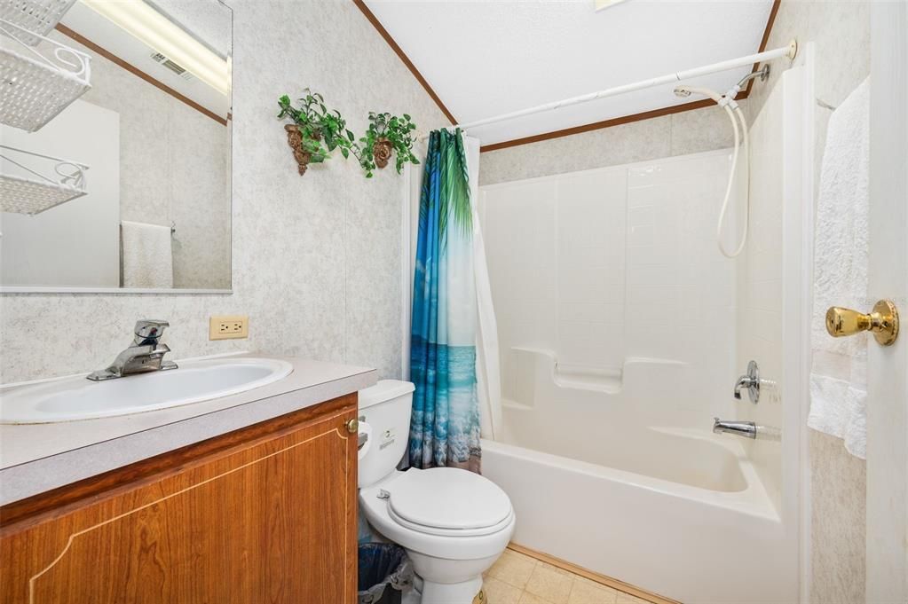 For Sale: $215,000 (2 beds, 2 baths, 1056 Square Feet)