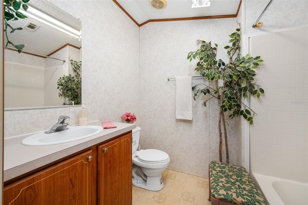 For Sale: $215,000 (2 beds, 2 baths, 1056 Square Feet)