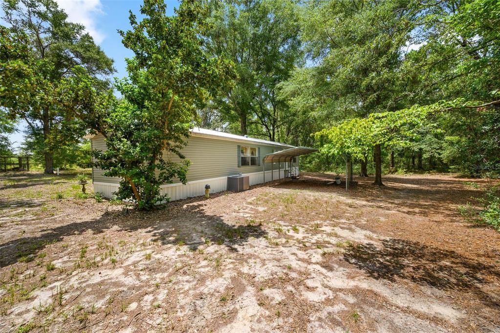 For Sale: $215,000 (2 beds, 2 baths, 1056 Square Feet)
