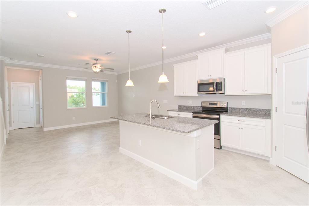 For Rent: $2,600 (3 beds, 2 baths, 1632 Square Feet)