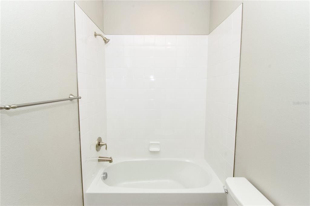 For Rent: $2,600 (3 beds, 2 baths, 1632 Square Feet)