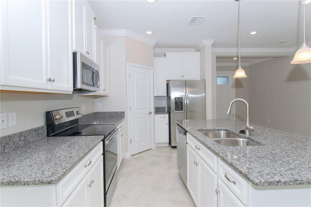 For Rent: $2,600 (3 beds, 2 baths, 1632 Square Feet)