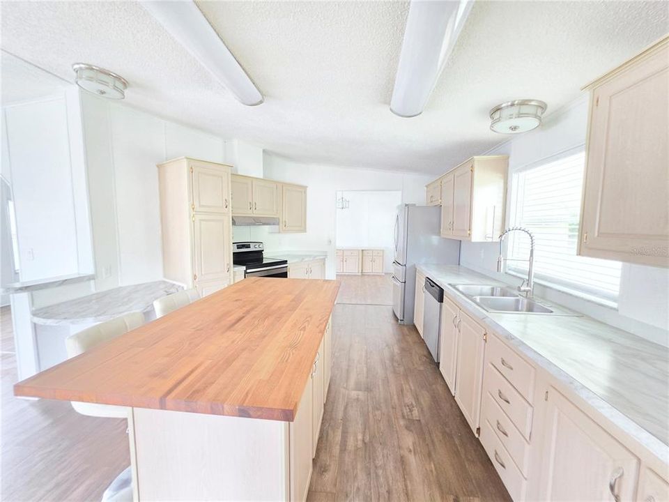 For Sale: $90,000 (2 beds, 2 baths, 1456 Square Feet)