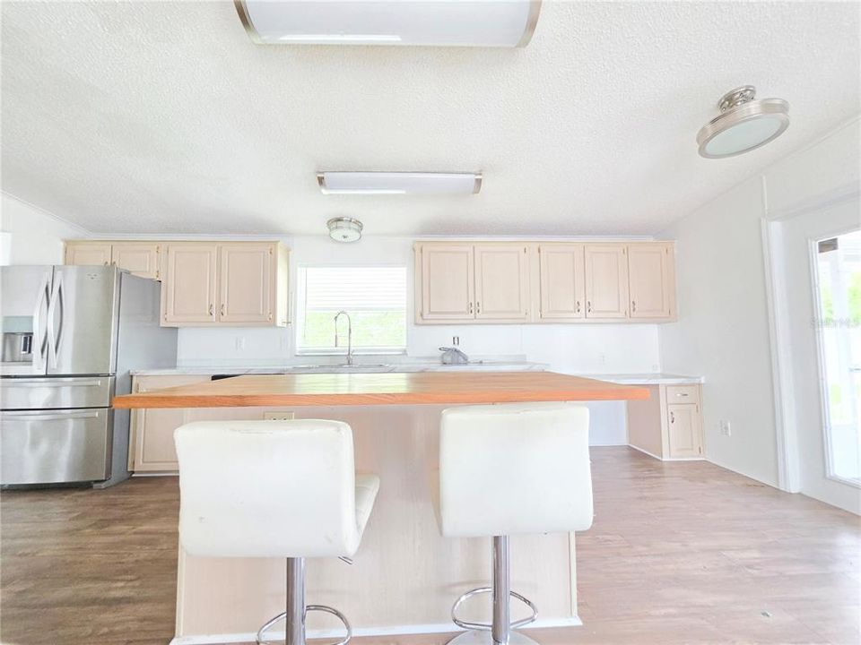 For Sale: $90,000 (2 beds, 2 baths, 1456 Square Feet)