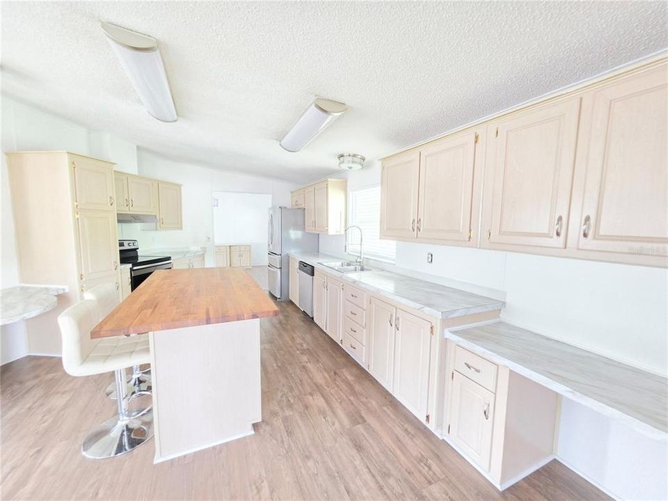 For Sale: $90,000 (2 beds, 2 baths, 1456 Square Feet)