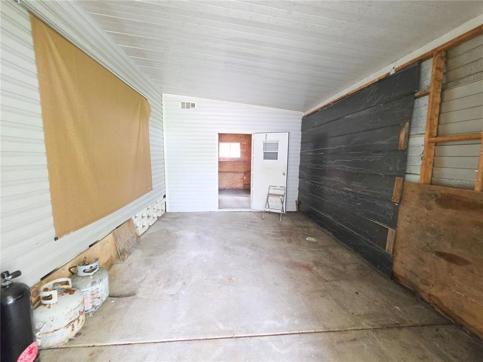 For Sale: $90,000 (2 beds, 2 baths, 1456 Square Feet)